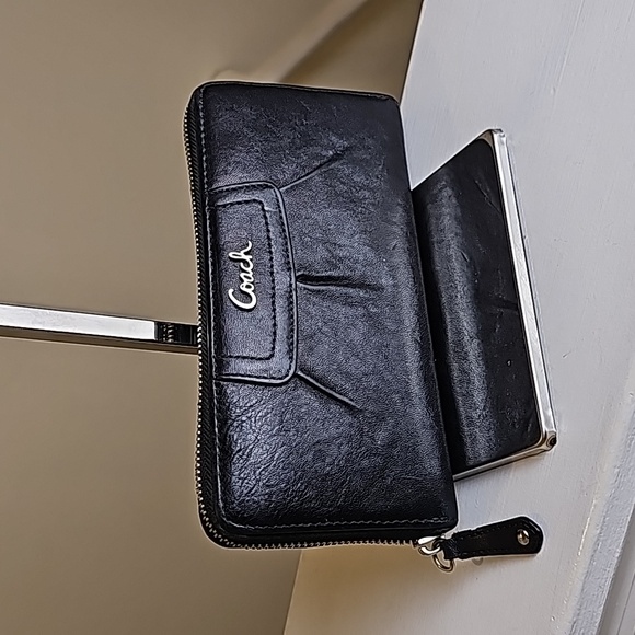 Coach Handbags - Coach Pleated Black Smooth Leather Zip Around Accordian Wallet GUC